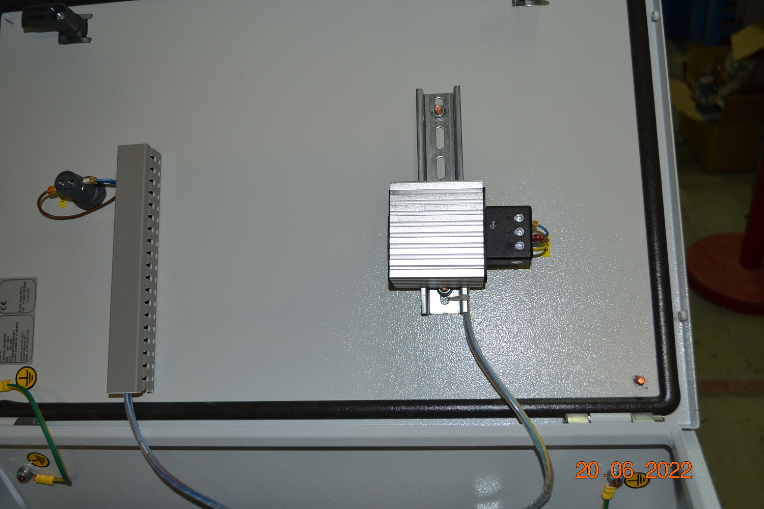 Шкаф управления для предварительного подогрева салона воздушного судна