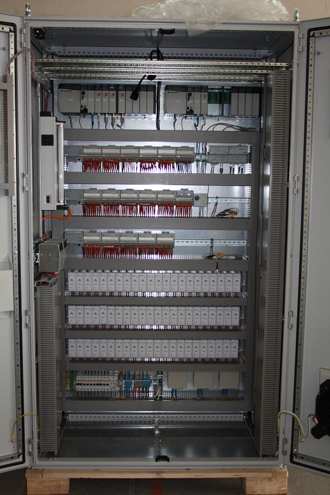 Сборка щитов управления компрессорной станцией ВД ЦПС Ванкорского месторождения